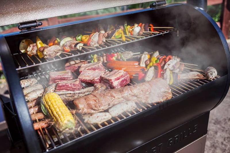 nyári grillezés, grillsütő, party, barátok