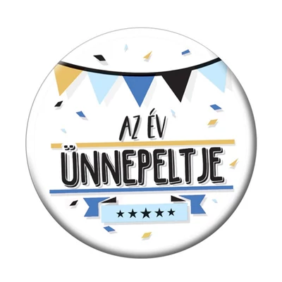 Az Év Ünnepeltje Kék Színű Ajándék Parti Kitűző Szülinapra - 5,5 cm Az Év Ünnepeltje Kék Színű Ajándék Parti Kitűző Szülinapra - 5,5 cm