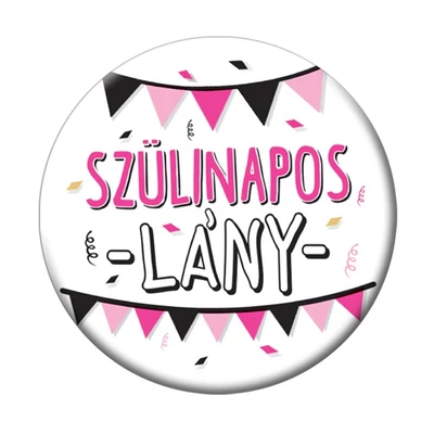 Szülinapos Lány Rózsaszín És Fekete Színű Ajándék Parti Kitűző Szülinapra - 5,5 cm Szülinapos Lány Rózsaszín És Fekete Színű Ajándék Parti Kitűző Szülinapra - 5,5 cm