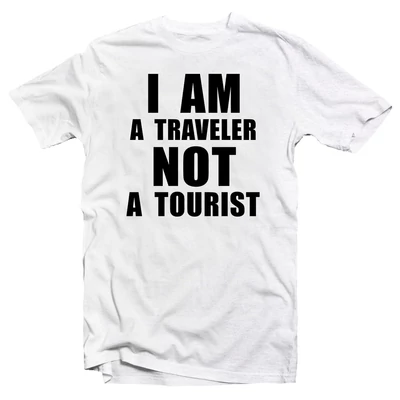 I am a Traveler. Not a Tourist Utazós Feliratos Póló I am a Traveler. Not a Tourist Utazós Feliratos Póló