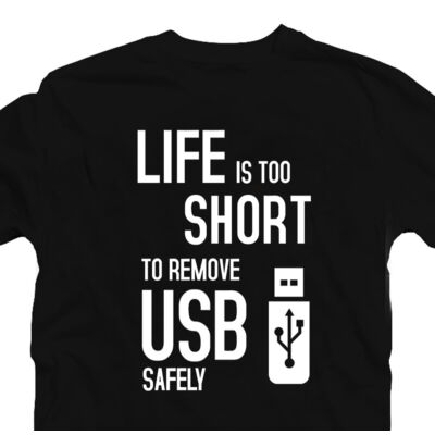 Kép 3/3 - Life is Too Short to Remove USB Safety Geek Gamer Póló 2