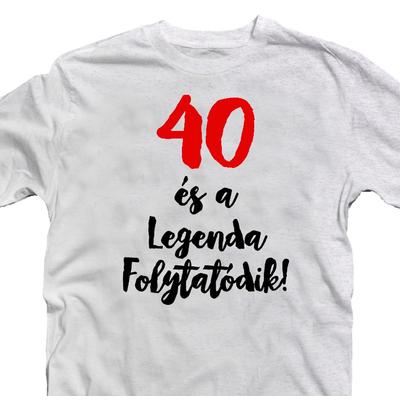 Kép 3/3 - 40 és a Legenda Folytatódik Szülinapi Ajándék Póló 2