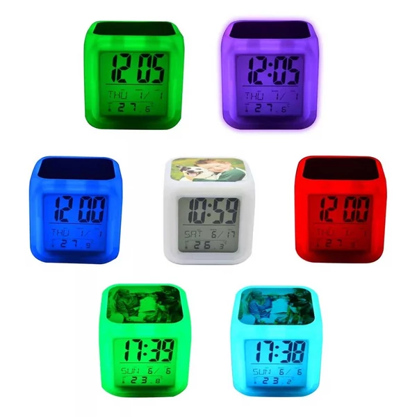 LED-es Ébresztőóra Egyedi Mintával, 8 x 8 cm - 5990 Ft
