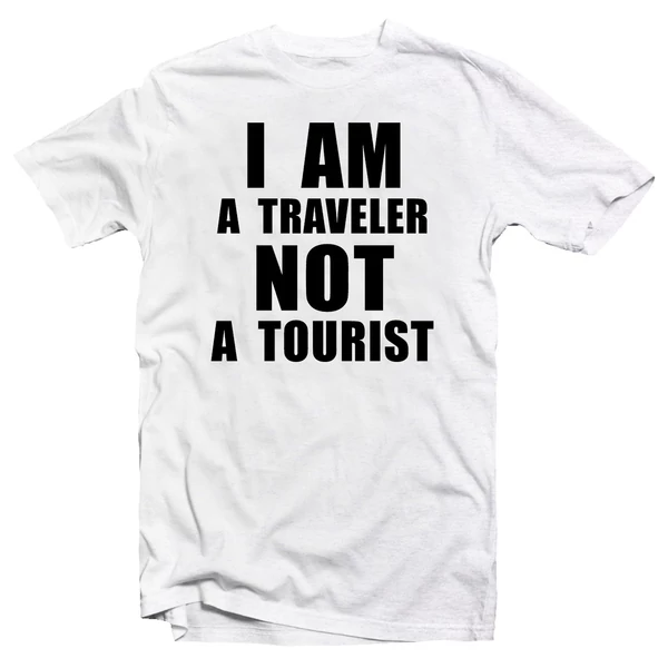 I am a Traveler. Not a Tourist Utazós Feliratos Póló
